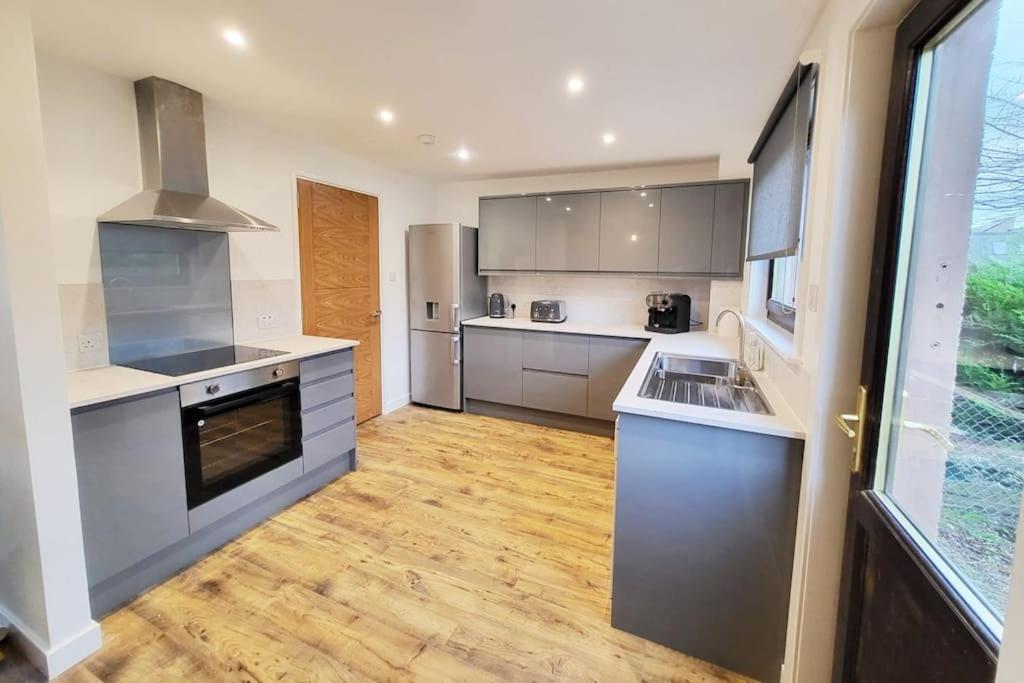 Ness Riverfront Holiday Home - City Centre 인버네스 외부 사진